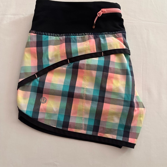 Lululemon Run: Speed Short 2.5”,*LR, 2-Way Stretch, Size 4 - Picture 9 of 10